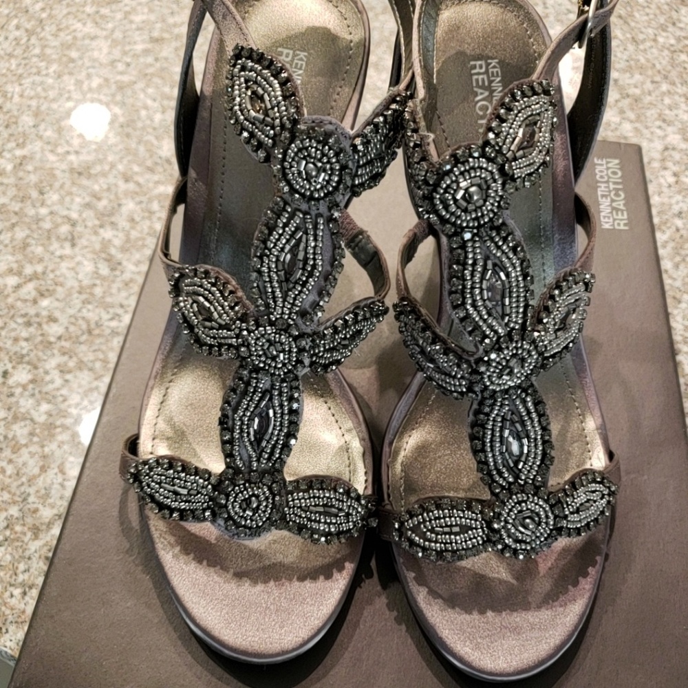 NIB Dressy Kenneth Cole Reaction Pewter Heels SZ 8.5